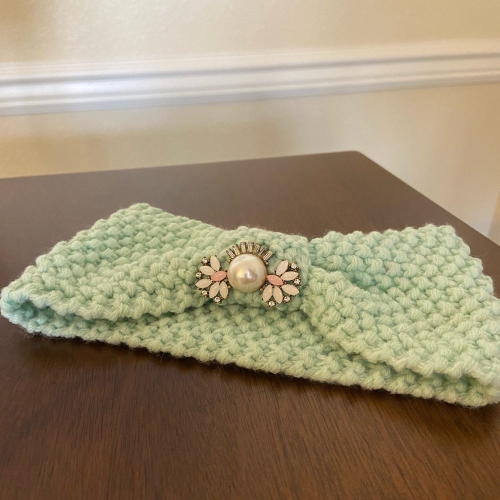 A crocheted headband.